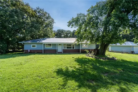 12656 Pioneer Ln, Gentry, AR 72734