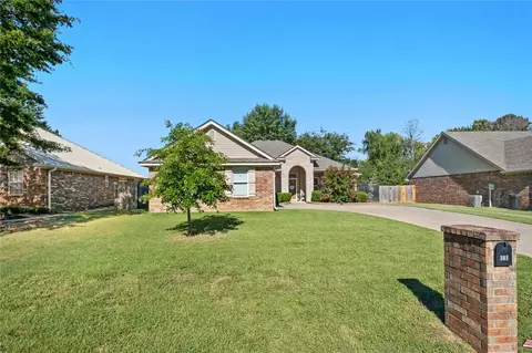 101 14th St, Lavaca, AR 72941