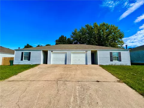 1328 N 1336 N Chickadee Ave, Fayetteville, AR 72704