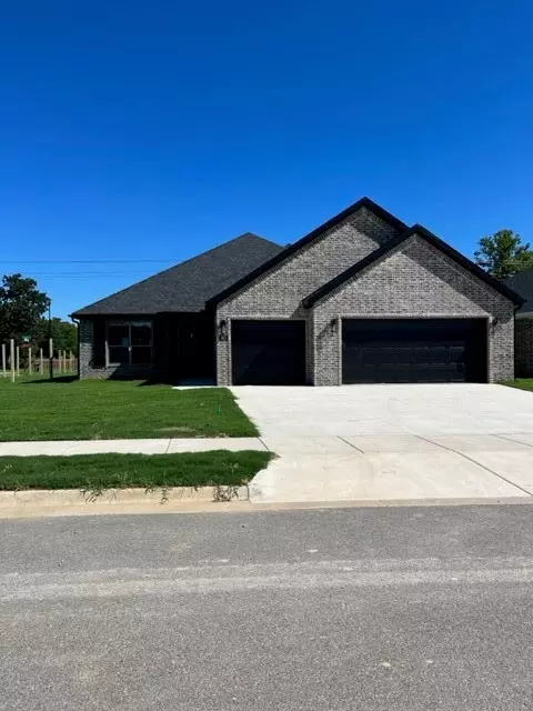 800 Skylar St, Bentonville, AR 72713