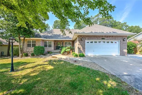 8 Morganshire Dr, Bella Vista, AR 72714