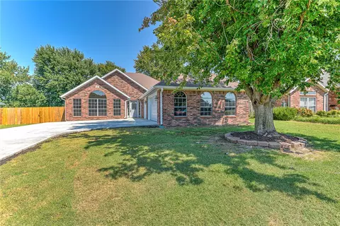 605 Paradise Way, Bentonville, AR 72712