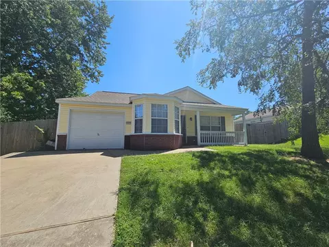 3201 W Woodridge Dr, Fayetteville, AR 72704