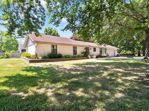 3253 N Makeig Ct, Fayetteville, AR 72703