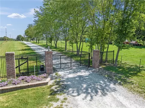Whispering Oaks Drive, Springdale, AR 72765