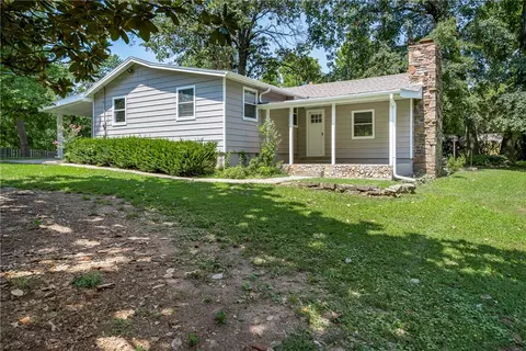 613 E Hilltop Dr, Rogers, AR 72756