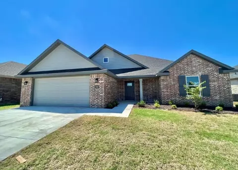 951 Sugar Pine St, Tontitown, AR 72762