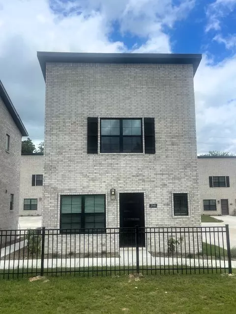 1482 W Cato Springs Rd, Fayetteville, AR 72701