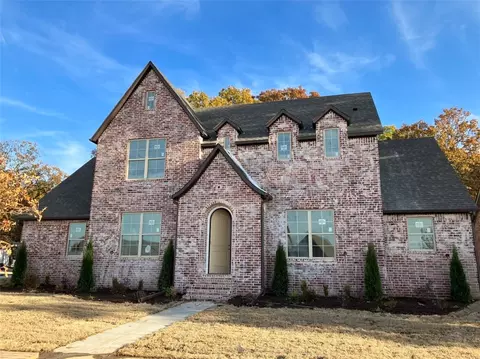 174 N Hawkstone Dr, Fayetteville, AR 72704