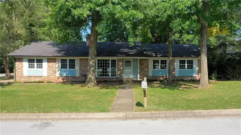 3664 N Whippoorwill Ct, Fayetteville, AR 72701