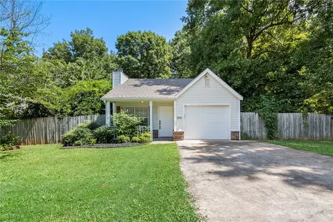 1828 N Pine Cone Dr, Fayetteville, AR 72704