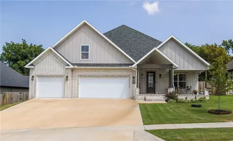 324 Mill Park Ln, Springdale, AR 72762