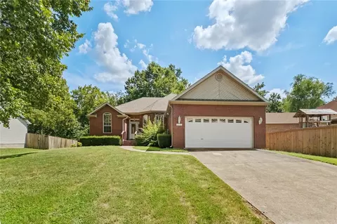 2695 E Magnolia Dr, Fayetteville, AR 72703