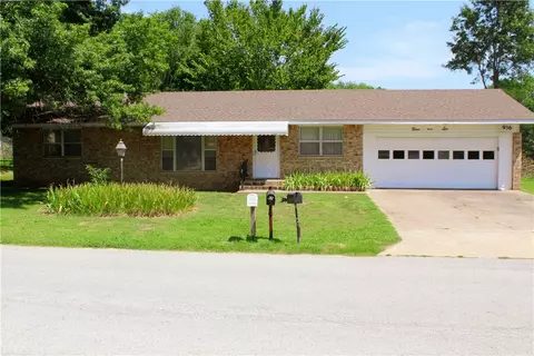 936 N Davis St, Pea Ridge, AR 72751