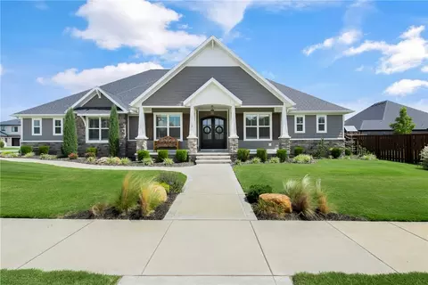8704 W Hackberry Rd, Bentonville, AR 72713