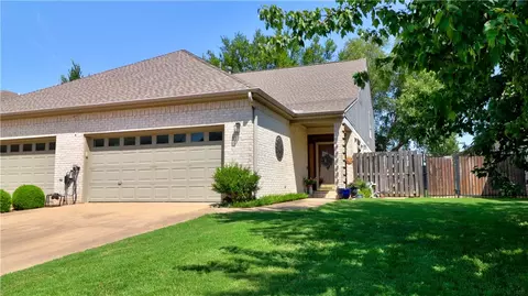 58 E Cydnee St, Fayetteville, AR 72703