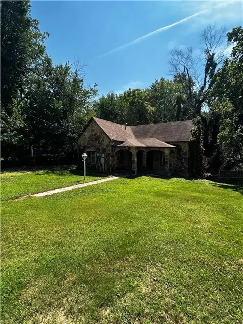 328 Walnut St, Rogers, AR 72756 photo 3