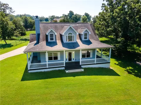 66 Lakeside Dr, Holiday Island, AR 72631