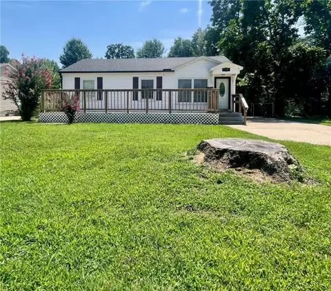 1507 Greenlawn Dr, Springdale, AR 72764