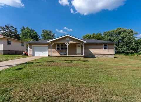 399 Raines Rd, Siloam Springs, AR 72761