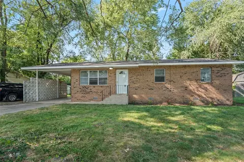 304 SEl Paso St, Gravette, AR 72736
