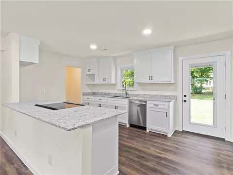 2720 W Mount Comfort Rd, Fayetteville, AR 72704