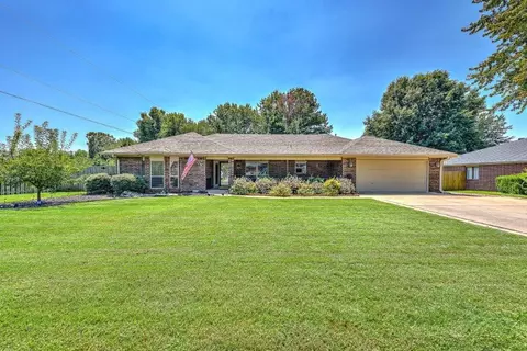 2108 SE 17th St, Bentonville, AR 72712