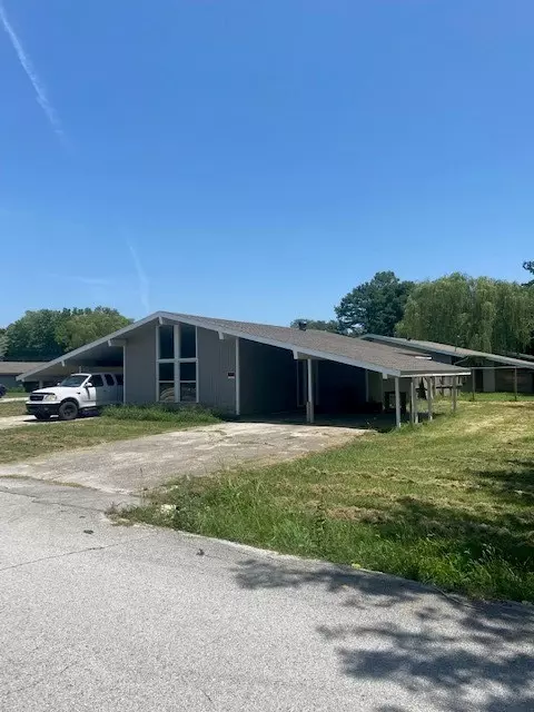 1190 N West End Ave, Fayetteville, AR 72703