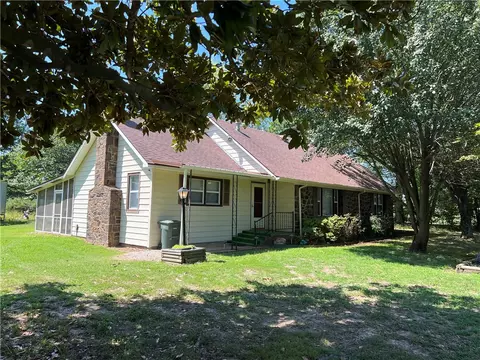 8049 W Wedington Dr, Fayetteville, AR 72704