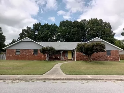 2004 Glen St, Springdale, AR 72762
