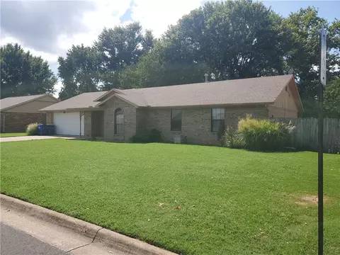 612 Garland Pl, Lowell, AR 72745