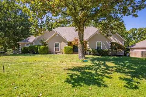 8165 Titleist Ln, Rogers, AR 72756