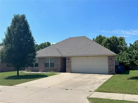 607 Eagle Dr, Gravette, AR 72736