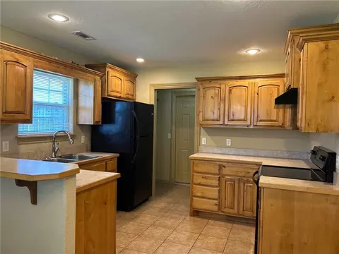 607 Eagle Dr, Gravette, AR 72736 photo 4