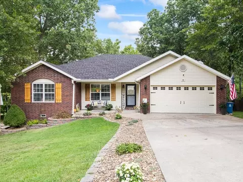 8 Reighton Cir, Bella Vista, AR 72714
