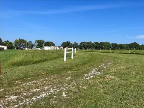 12948 Webb Rd, Pea Ridge, AR 72751