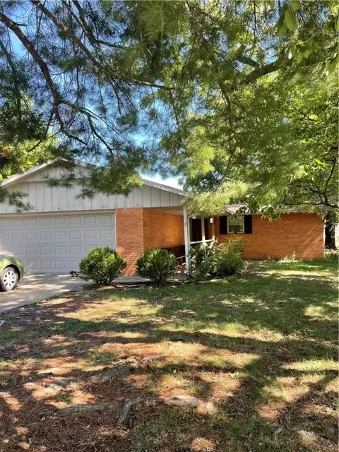 1101 Pine St, Rogers, AR 72756