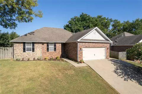 1878 N Batsford Dr, Fayetteville, AR 72704