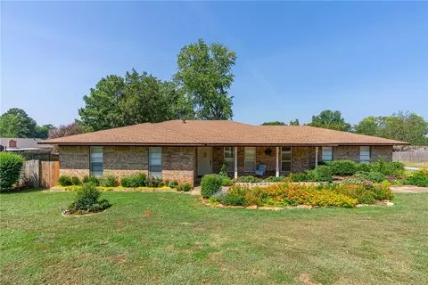 1409 N 13th St, Van Buren, AR 72956