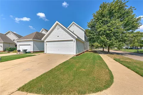 2722 Whit Ln, Fayetteville, AR 72704