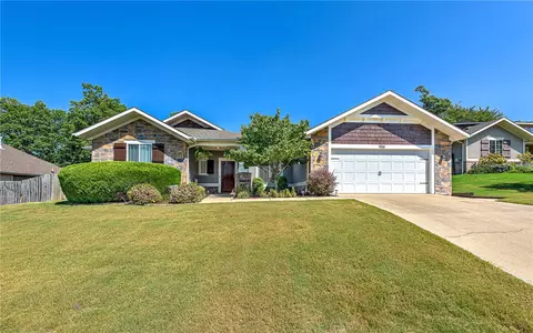 906 Ravine St, Cave Springs, AR 72718