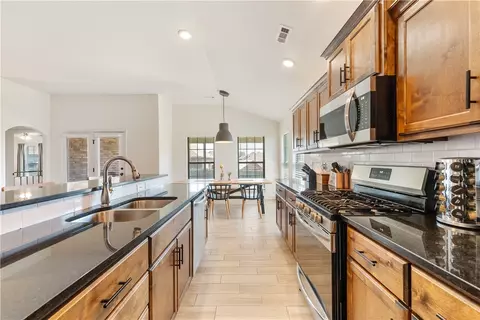 541 Melrose Pl, Bentonville, AR 72712 photo 9