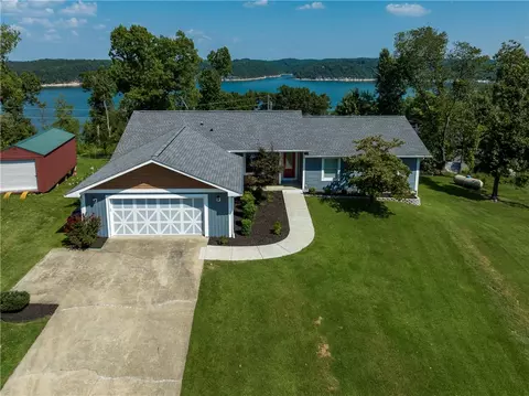 8060 Pine Ln, Rogers, AR 72756