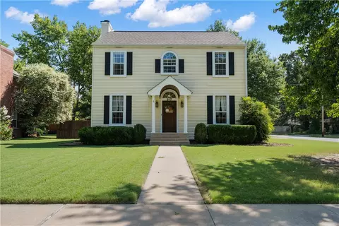 317 S College St, Siloam Springs, AR 72761