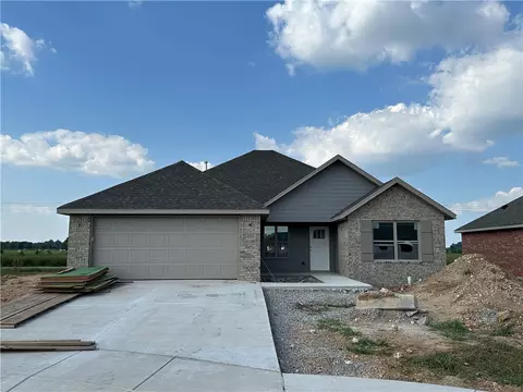 450 Palm St, Centerton, AR 72719