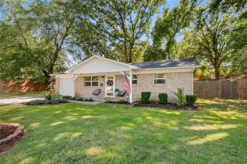 813 Carson Dr, Bentonville, AR 72712
