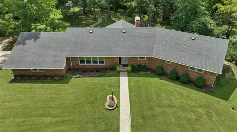 2555 E Manor Dr, Fayetteville, AR 72701