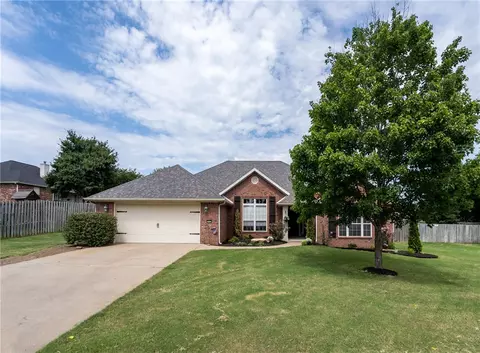 2602 8th St, Bentonville, AR 72712