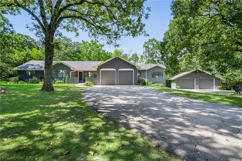 2433 N Old Wire Rd, Fayetteville, AR 72703
