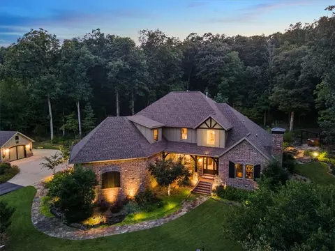 2653 Creekstone Dr, Fayetteville, AR 72703